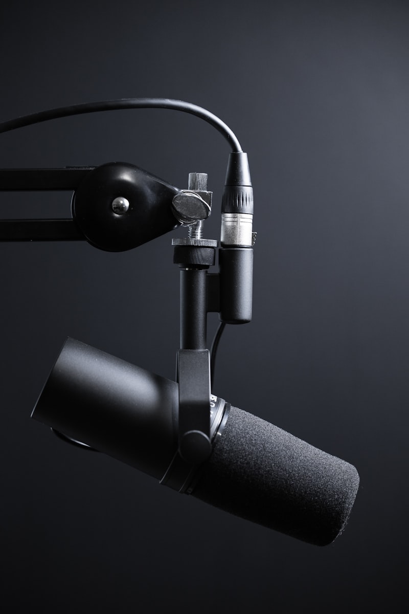Podcast Studio Mikrofone und Licht